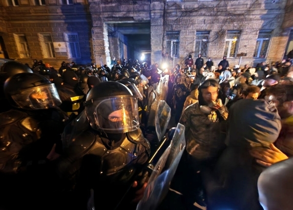Спецназ применил резиновые пули для разгона акции протеста в Тбилиси
